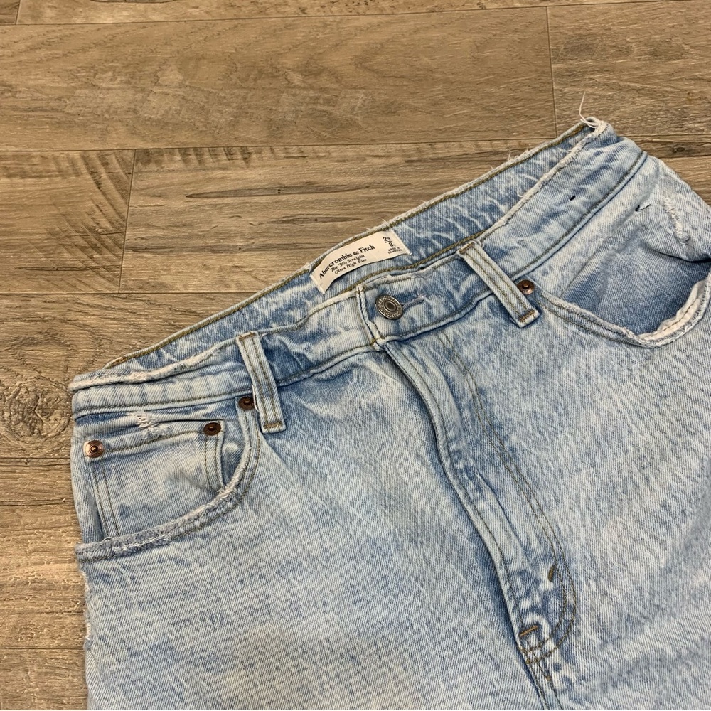 Abercrombie & Fitch Curve Love The 90s Straight Ultra High Rise Jeans - Picture 4 of 10